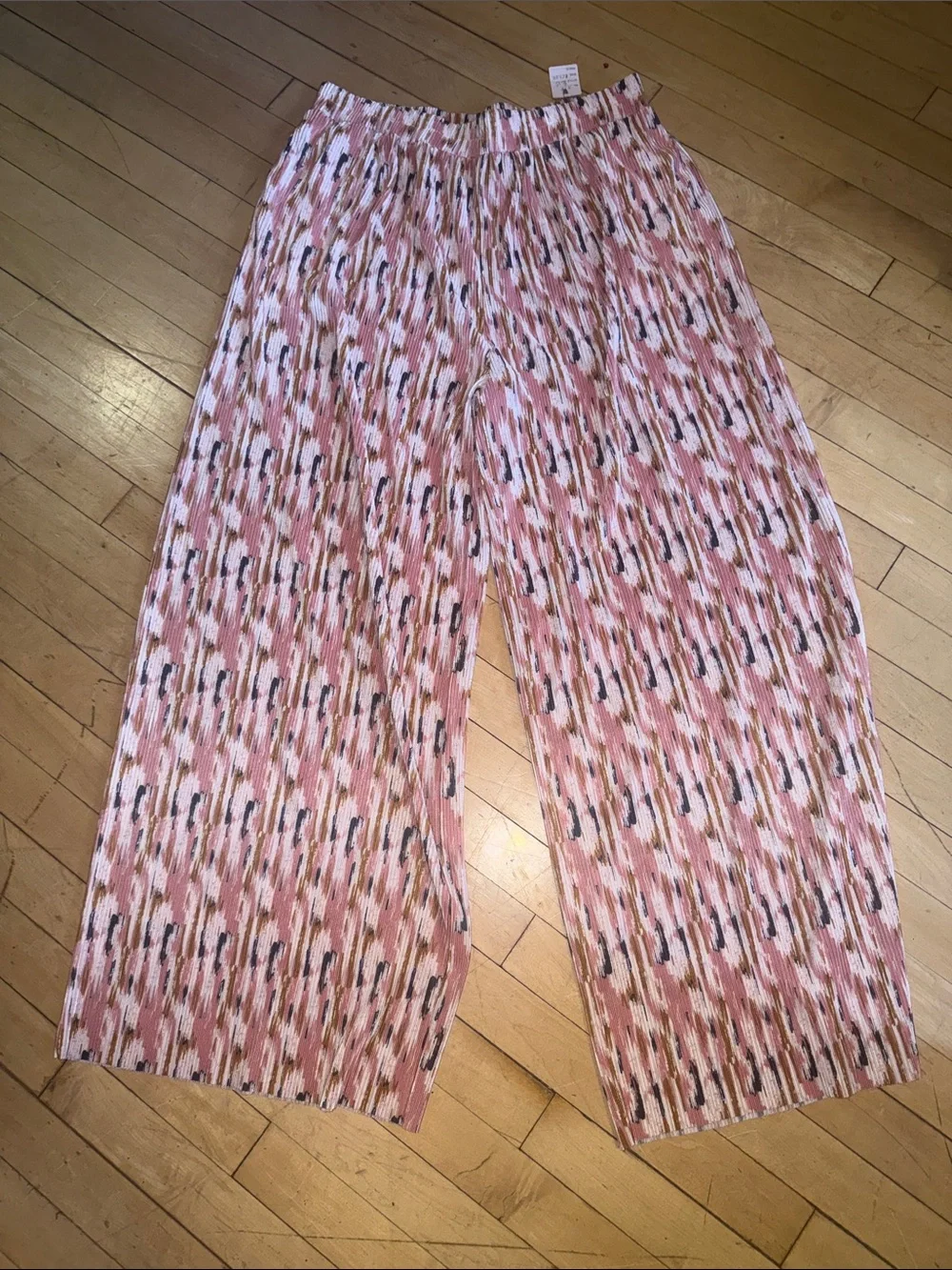Wide Leg Pleated Pants in Pink Abstract Print